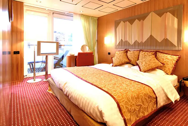 S Suite with Balcony