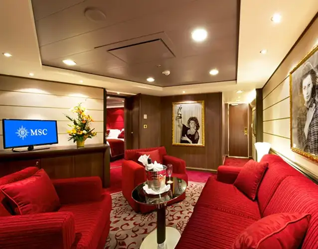 Yacht Club (Suite Royal) msc-crociere-msc-divina-yc-royal-suite.webp