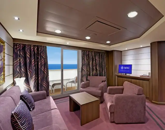 Suite Premium (puente bajo) msc-crociere-msc-fantasia-grand-suite-2021.webp