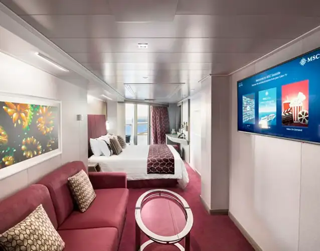 Suite Aurea Premium con jacuzzi msc-crociere-msc-seaside-suite-vasca-idromassaggio.webp