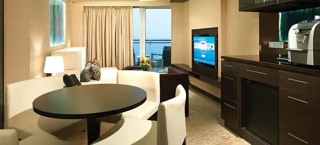 The Haven Penthouse con camera matrimoniale e balcone a poppa norwegian-cruise-line-norwegian-breakaway-ha.webp