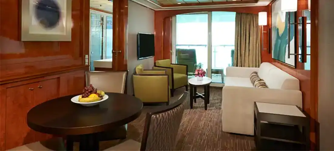 Deluxe Suite familiare con 2 camere e balcone norwegian-cruise-line-norwegian-dawn-suite-s4.webp