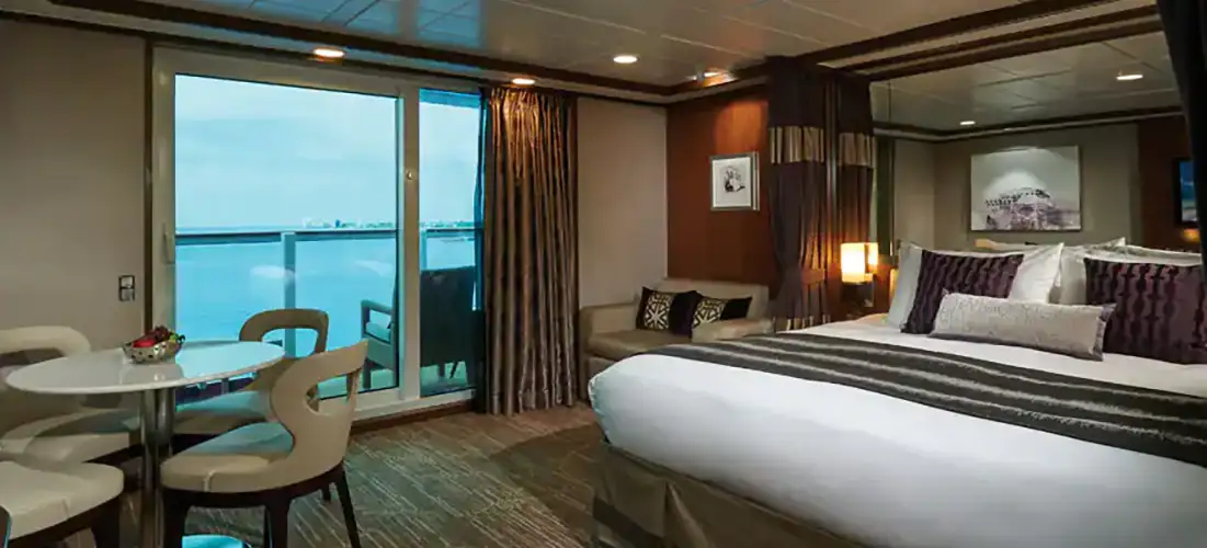 Forward-facing deluxe penthouse with large balcony norwegian-cruise-line-norwegian-pearl-sd-sm-sn.webp