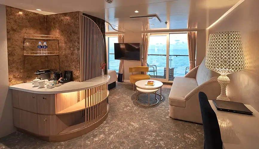 resort-world-cruises-resort-world-one-palace-deluxe-suite.webp