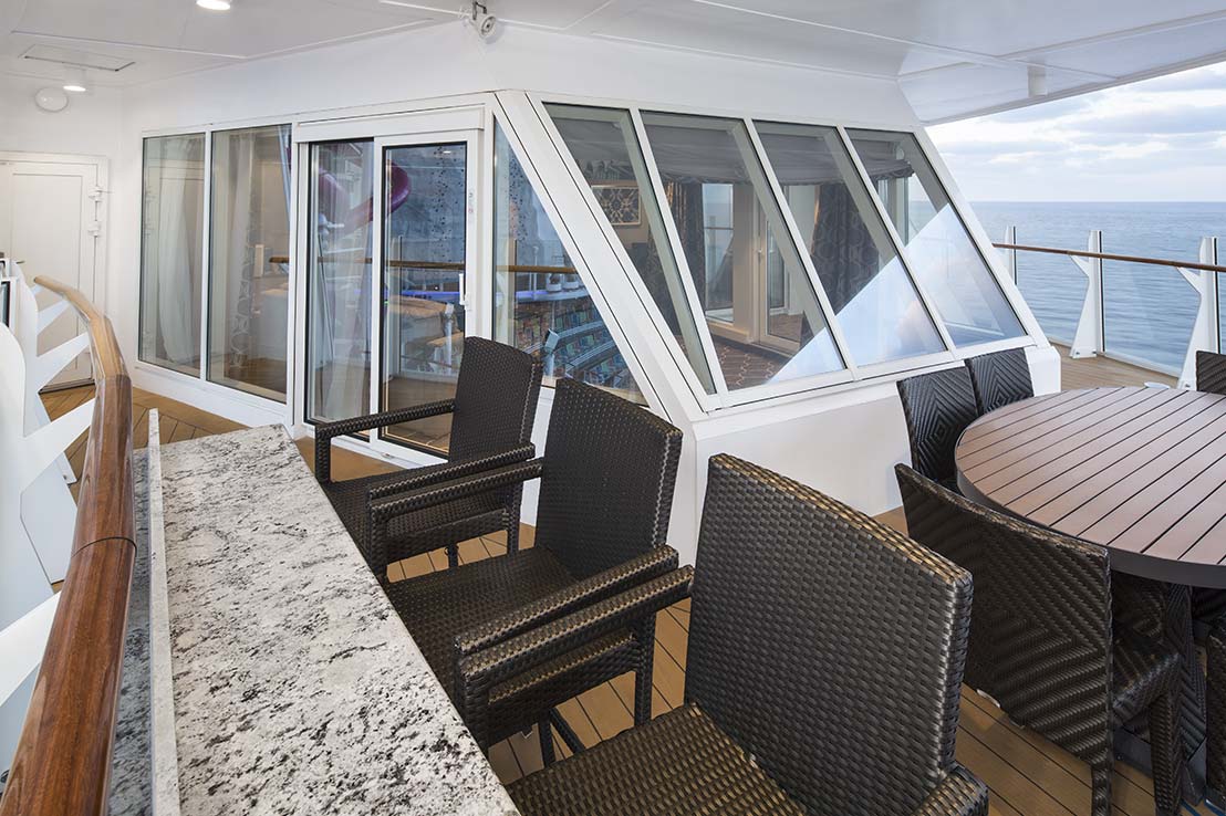 royal-caribbean-harmony-of-the-seas-aqua-theatre-suite-a1