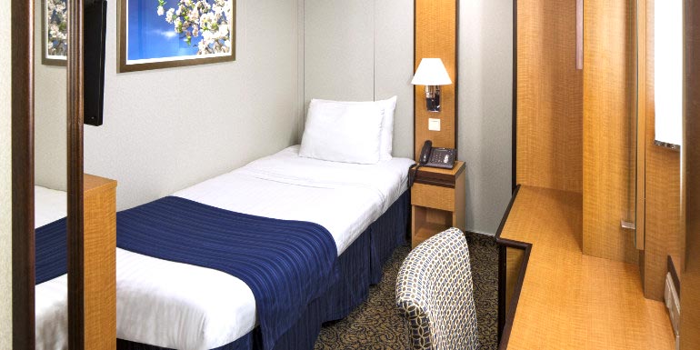 royal-caribbean-quantum-of-the-seas-studio-interior
