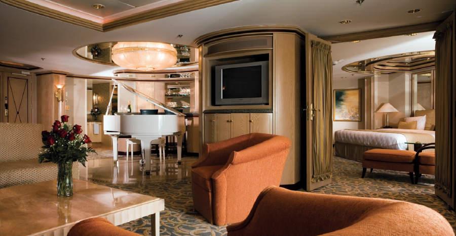 royal-caribbean-symphony-of-the-seas-owner-suite.JPG