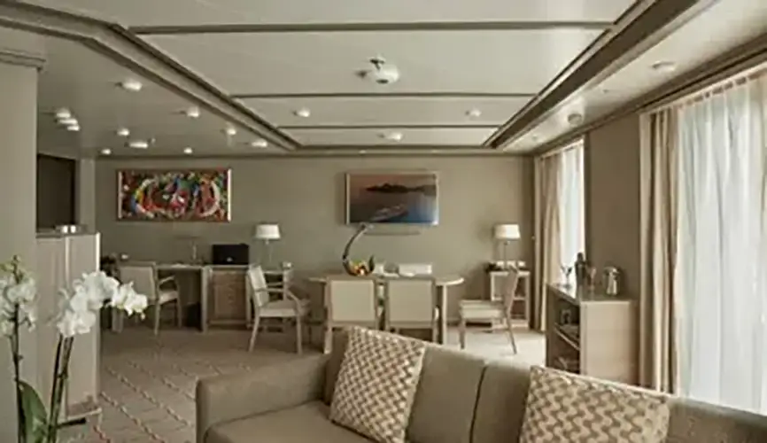 silversea-silver-moon-grand-suite.webp